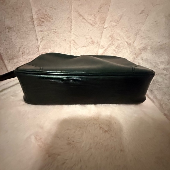 Louis Vuitton Black Trocadero Crossbody Bag - Picture 7 of 13